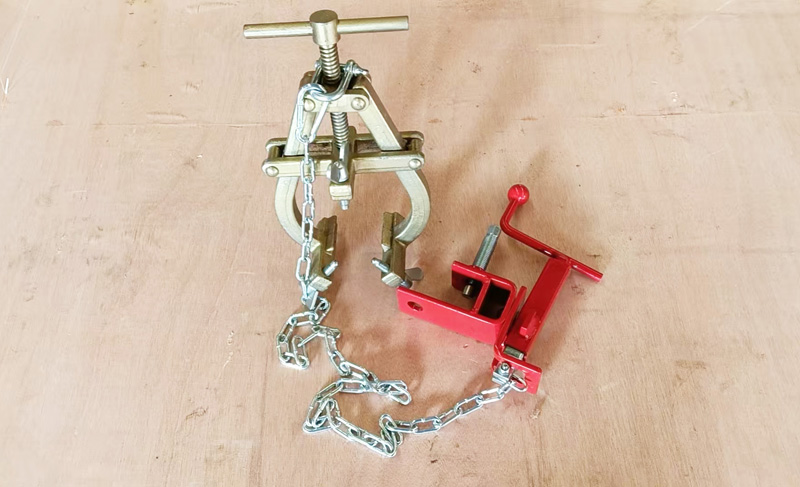Level and support device 1